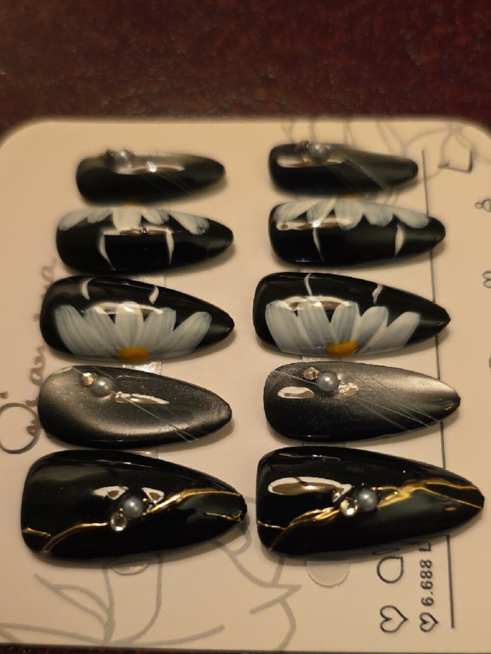 Black Daisy Accent Press-On Nails - Size Large - Picture 2 of 7